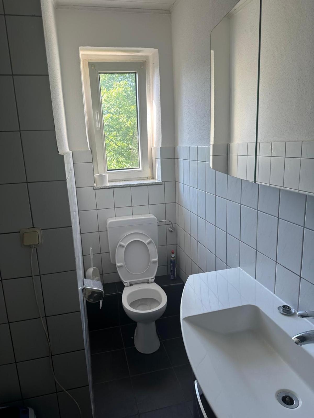 Privatzimmer Am Iltispark Duisburg Exterior photo